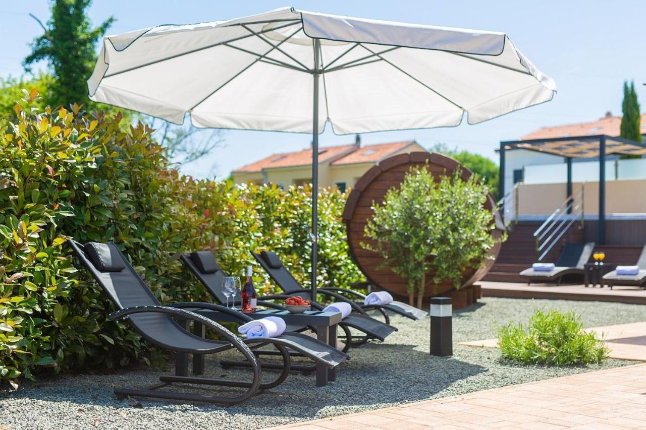 Holiday House Sea & Sun Residence Rasopasno Exterior foto