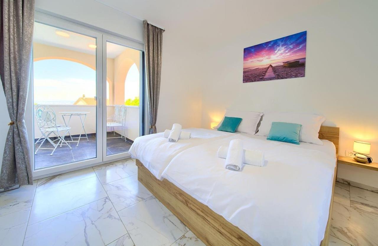 Holiday House Sea & Sun Residence Rasopasno Exterior foto